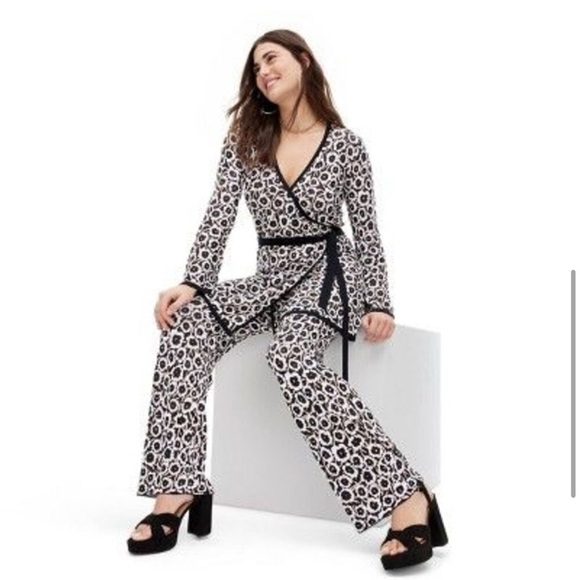 Women's Long Sleeve V-Neck Neutral Poppy Sweater Wrap Top - DVF L - Picture 1 of 5